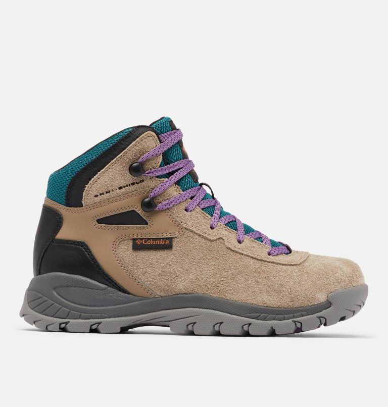 Columbia Women's Newton Ridge™ BC Hiking Boots (Sand)