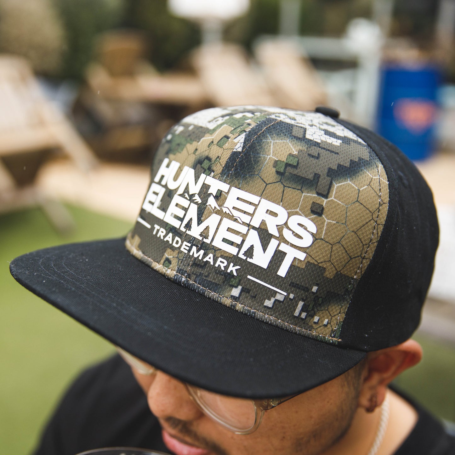 HUNTERS ELEMENT STAMP SNAPBACK - BLACK/DESLOVE VEIL