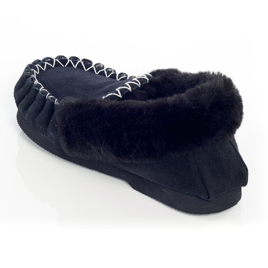 Wild Goose Men's Tassie Sheepskin Moccasin_Black