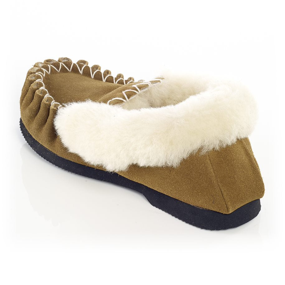 Wild Goose Men's Tassie Sheepskin Moccasin_Chestnut