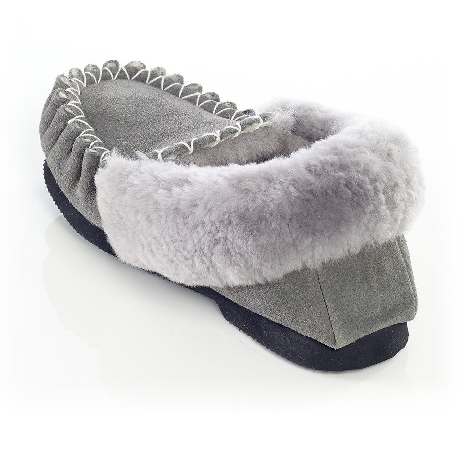 Wild Goose Men's Tassie Sheepskin Moccasin_Grey