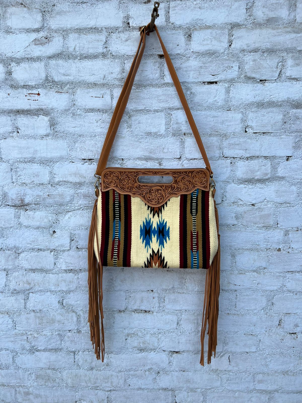 The Design Edge Off White Tooled Saddle Blanket Bag – (TSB03B)